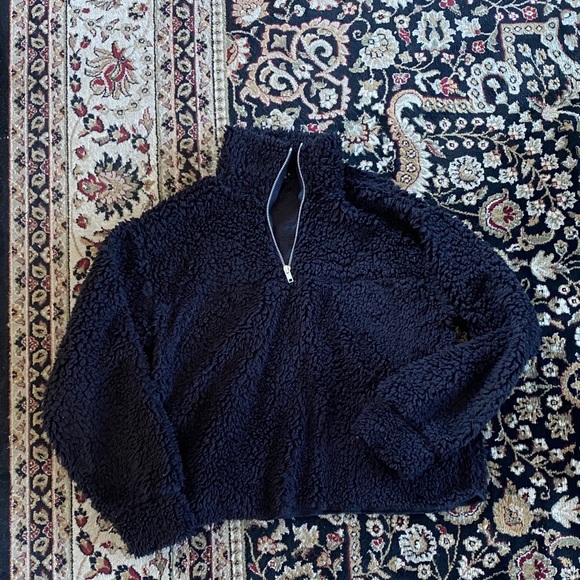 Cropped teddy style sweater - Picture 1 of 3
